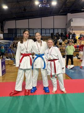 Brina Salkić borbe ml. kadetinje nad 52kg 1.mesto, in Tea Gojić borbe ml.kadetinje nad 52kg 2.mesto (2)
